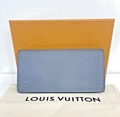 Authentic Louis Vuitton Portefeuille Brazza M32572 Wallet in Gray - Box/Dustbag