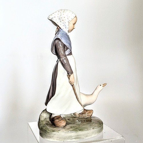 Vintage Royal Copenhagen Porcelain Girl with Goose 528 Denmark 7.5" - Picture 4 of 9