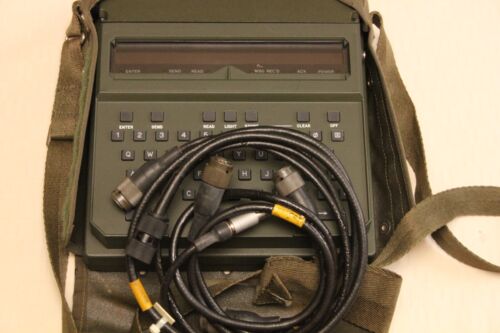 RACAL MA-4248 MEROD Dispositif de saisie et de lecture de messages AVEC CÂBLES ET POCHETTE NEUF - Photo 2 sur 23