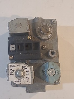 White Rodgers 36E36 277 Gas Valve Goodman B12826-14 used #G374