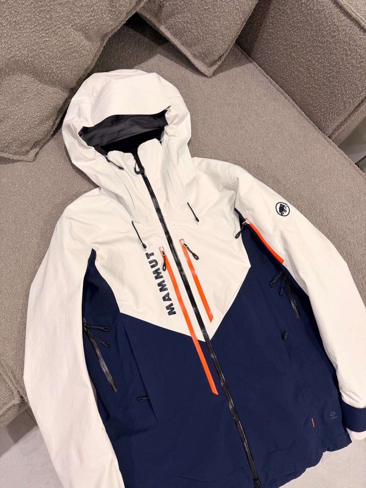 Men's MAMMUT La Liste GORE-TEX PRO Jacket Hooded Size S RRP799$ image 3