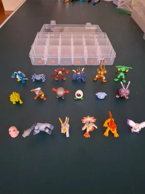 Digimon Mini Figuren Lot - 18 - plus Koffer - Bild 1 von 4