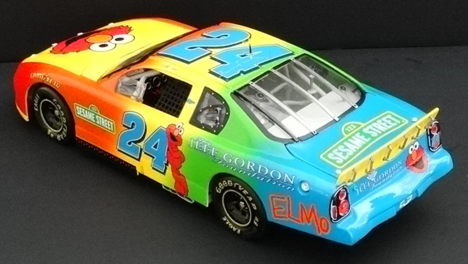 Jeff Gordon 24 Foundatiion Sesame Street 1:24 RCCA ELITE2002 Chevy MC 1106/3600 - Image 4 of 4