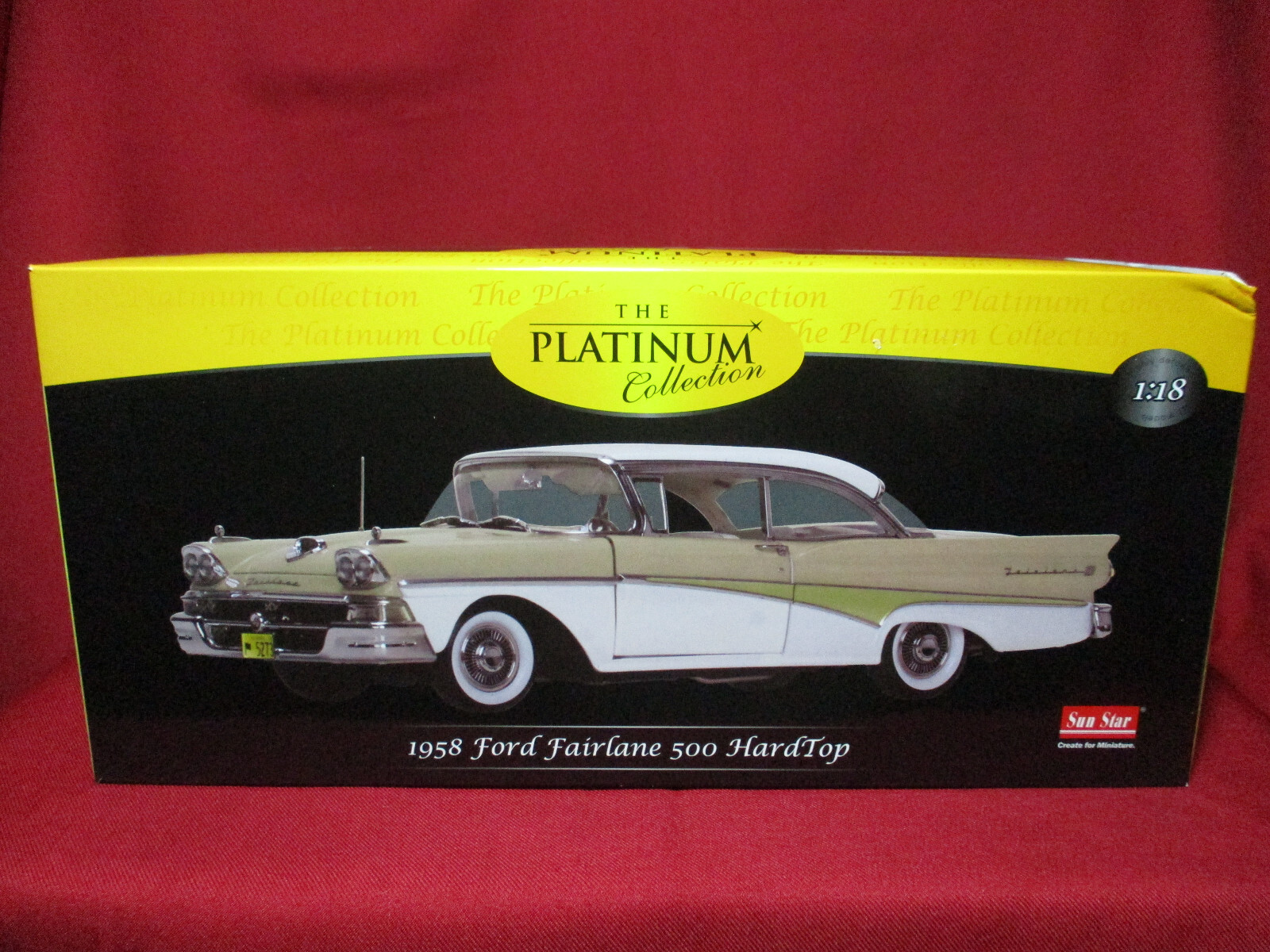 1:18 Scale 1958 Ford Fairlane 500 HardTop Platinum Collection Sun Star Model Car