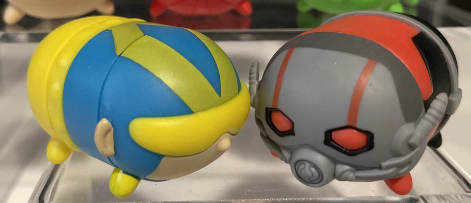 Lote de 19 figuras y soportes Marvel Tsum Tsum Capitán América: Civil War Foto 3 de 4