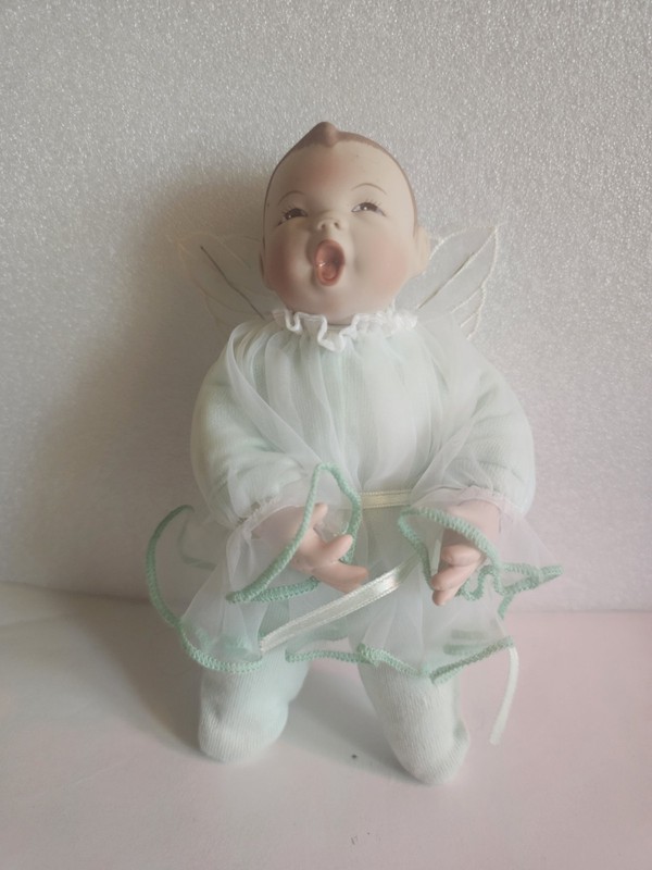 0126-m195 Ashton-Drake Galleries Porcelain "Sleepyhead" Baby Angel Doll