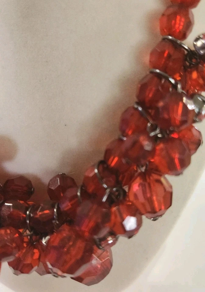 БЕЛЫЙ ДОМ ЧЕРНЫЙ РЫНОК КРАСНЫЙ СО СТРАЗАМИ БИСЕР ЗАЯВЛЕНИЕ ОЖЕРЕЛЬЕ 19» - Изображение 2 из 3