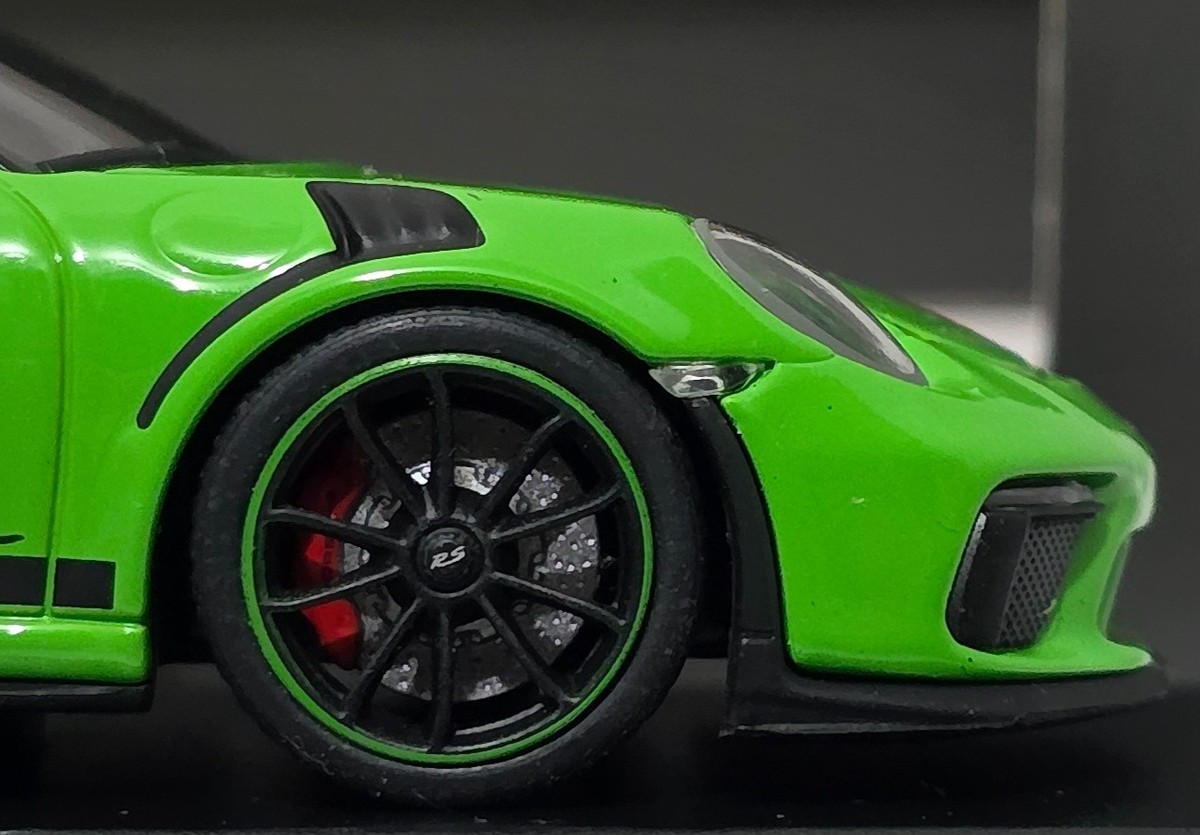 Porsche 911 (991.II) GT3 RS 2018 Acid Green 1:43 Minichamps WAP
