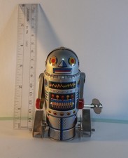 Vintage 70's Robot-7 Tin Mechanical Wind-Up Walking Toy Robot 4" W/ Box