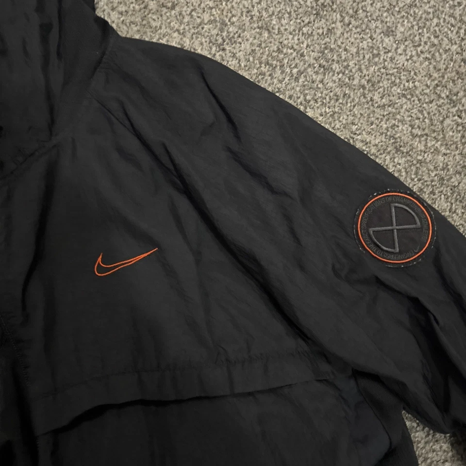 Chaqueta cortavientos con capucha cremallera completa Nike Sportswear negra CU4999-010 para hombre talla L Foto 3 de 4