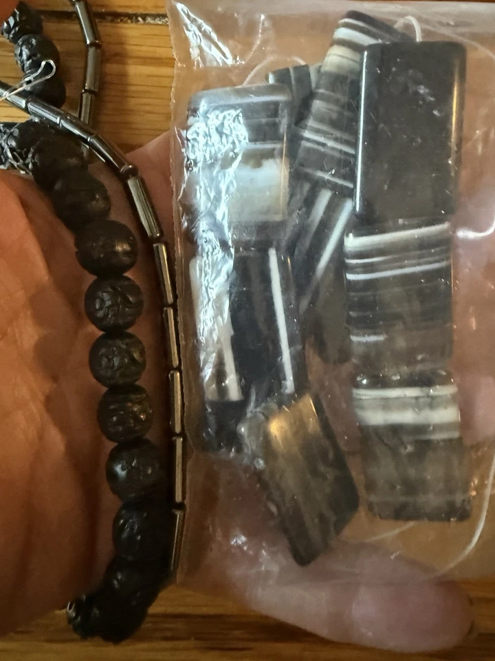 Lote de cuentas negras de lujo Foto 2 de 4