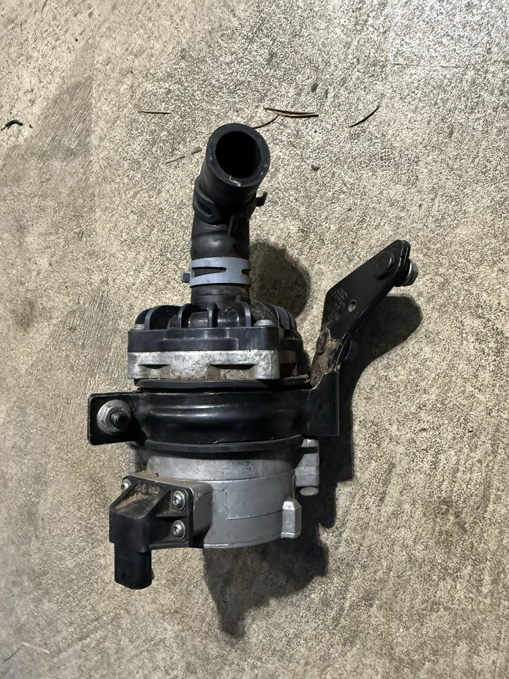 Bomba de agua eléctrica OEM PIERBURG 8K0965569 para AUDI A5 A7 Q7 VW Touareg 3.0T Foto 3 de 4