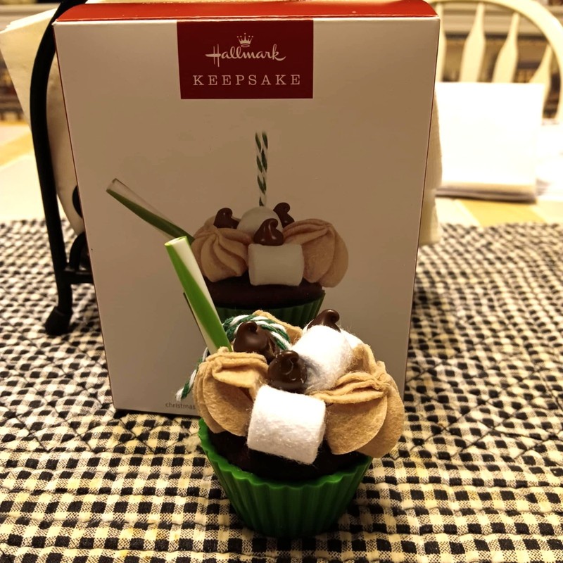 HALLMARK CUP OF COCOA #15 CHRISTMAS CUPCAKES SERIES 2024 KEEPSAKE ORNAMENTS