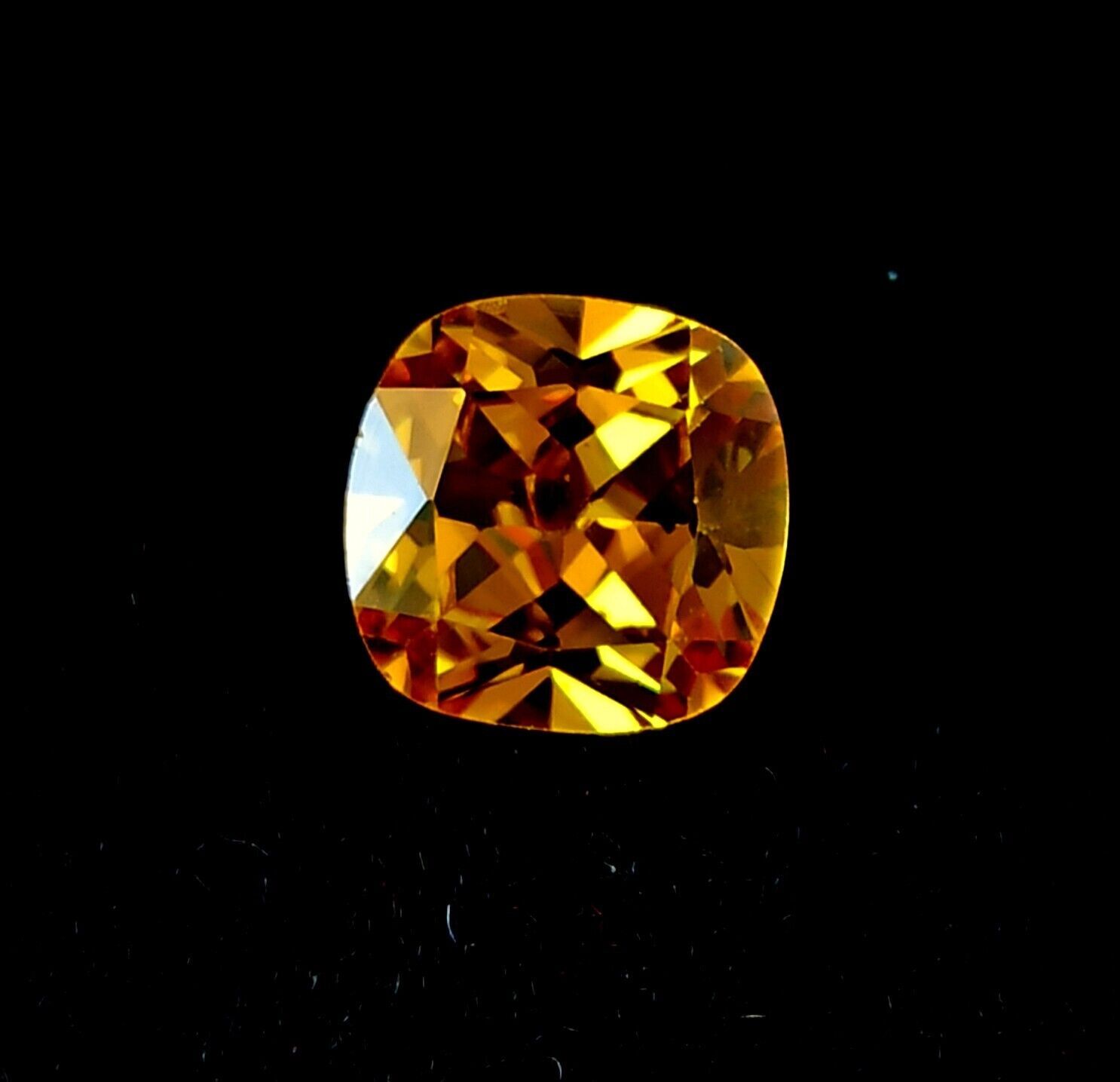 Lot De 4 Saphirs Oranges Naturels Taillés En Forme De Cœur - Poids Total 0,28 Carat (0,23g)