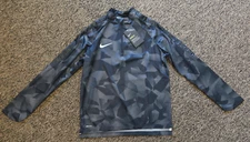 New Nike Shield 1/4 Zip Squad Drill Top - YOUTH Medium - Gray / Black