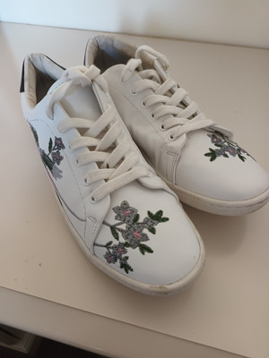 Zara Embroidered White Tennis Shoes Size EU 38 ~~ Floral  display picture 3