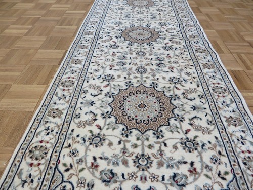2'8 x 8'1 Hand Knotted Ivory Fine Nain With Silk Oriental Rug G8767 - Picture 3 of 10