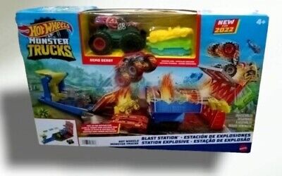 Hot Wheels Monster Trucks Big Air Breakout Playset