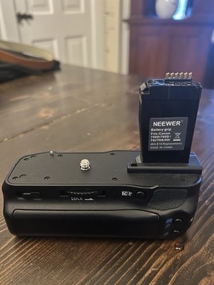 NEEWER Battery Grip for Canon for rebels and eos models 