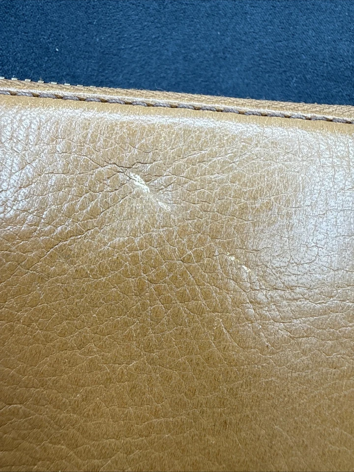 Cartera Fossil Cuero Guijarro Camel Natural, Cierre de Cremallera. Foto 4 de 4