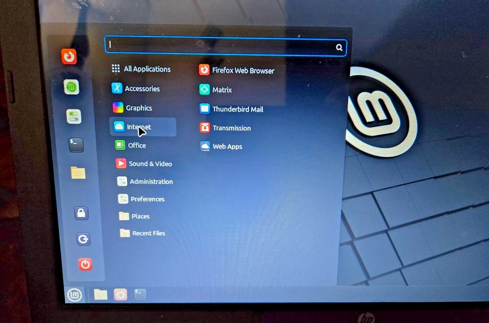 Portátil HP AMD A6-7310 2,00 GHz 1 TB HDD 4 GB DVD como nuevo canela con fuente de alimentación Foto 2 de 4