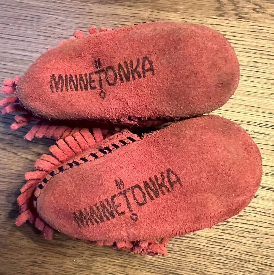 Botas mocassins rosa bebê bebê tamanho 1 berço Minnetonka botas - Imagem 3 de 4