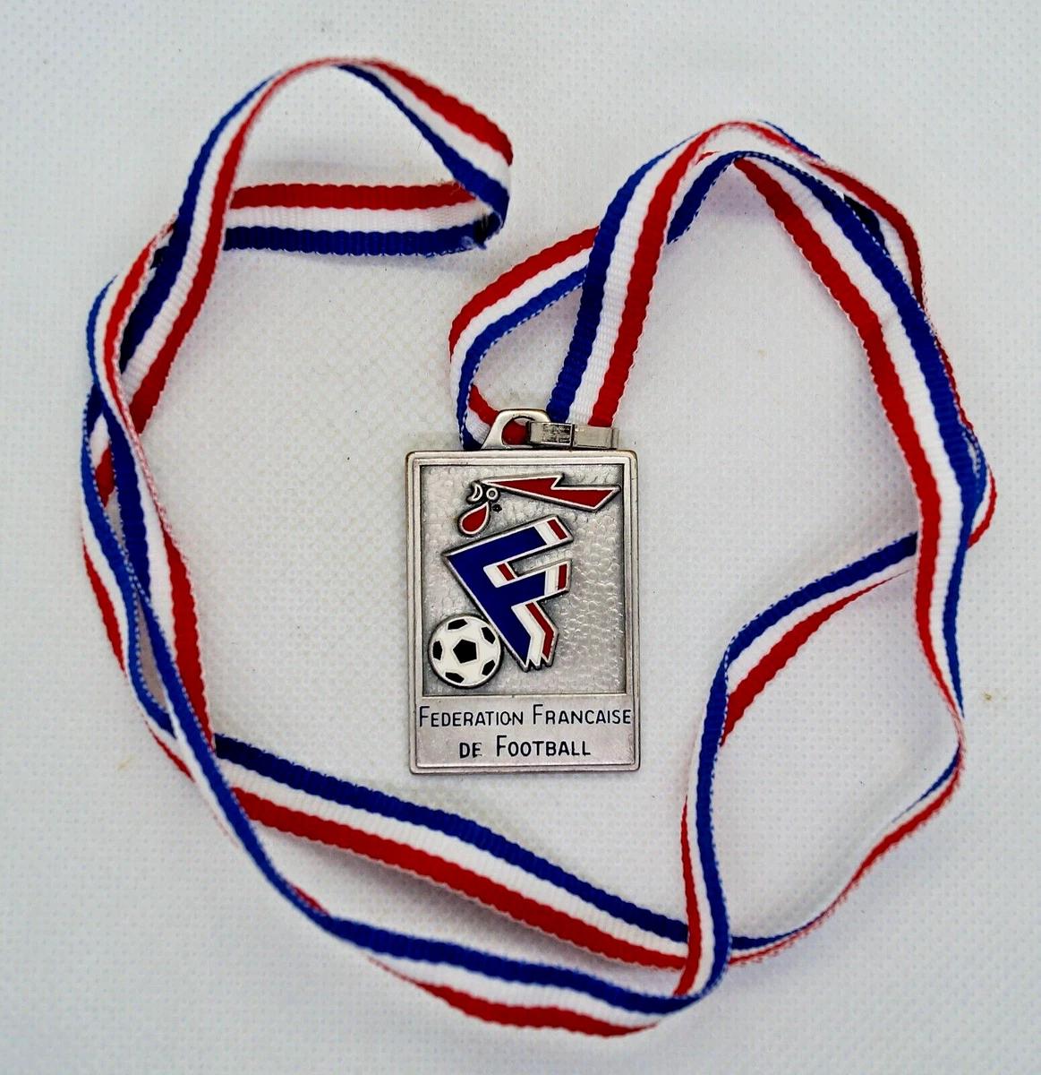 Collection 18 Médailles Équipe De France – Lot De 30 Pièces – Officiel Clubs Français