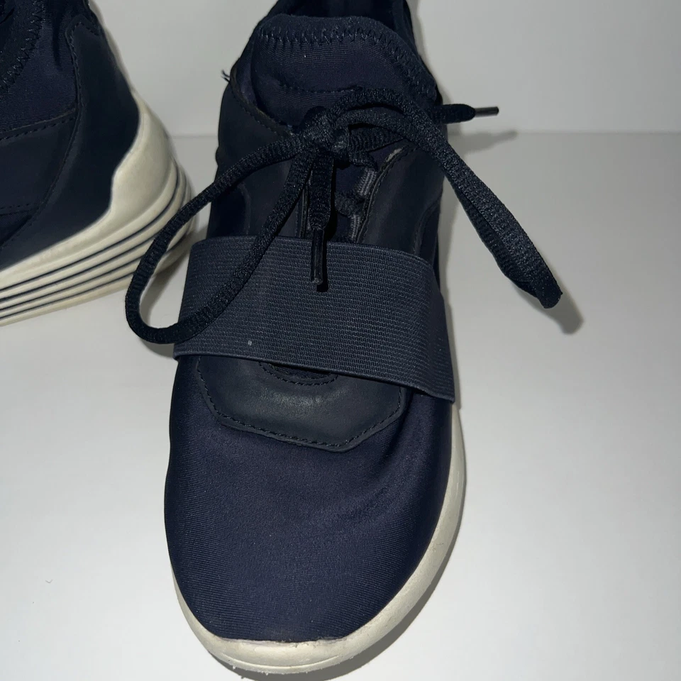 Tenis Kendall + Kylie Braydin de cuero azul marino y nailon de caña media para mujer talla EE. UU. 8M Foto 4 de 4