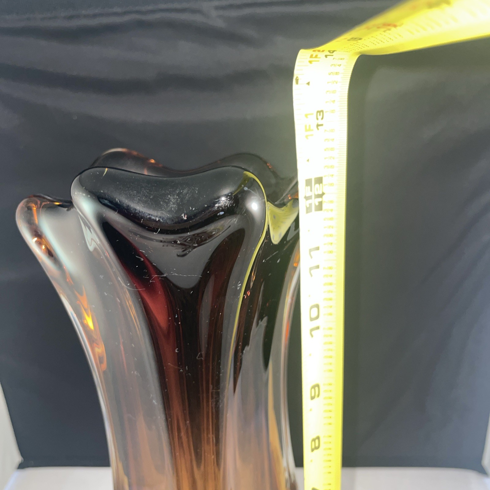 LOVELY VTG MCM ART GLASS RIBBED TRI-CORNER  13” VASE AMBER Brown Murano?