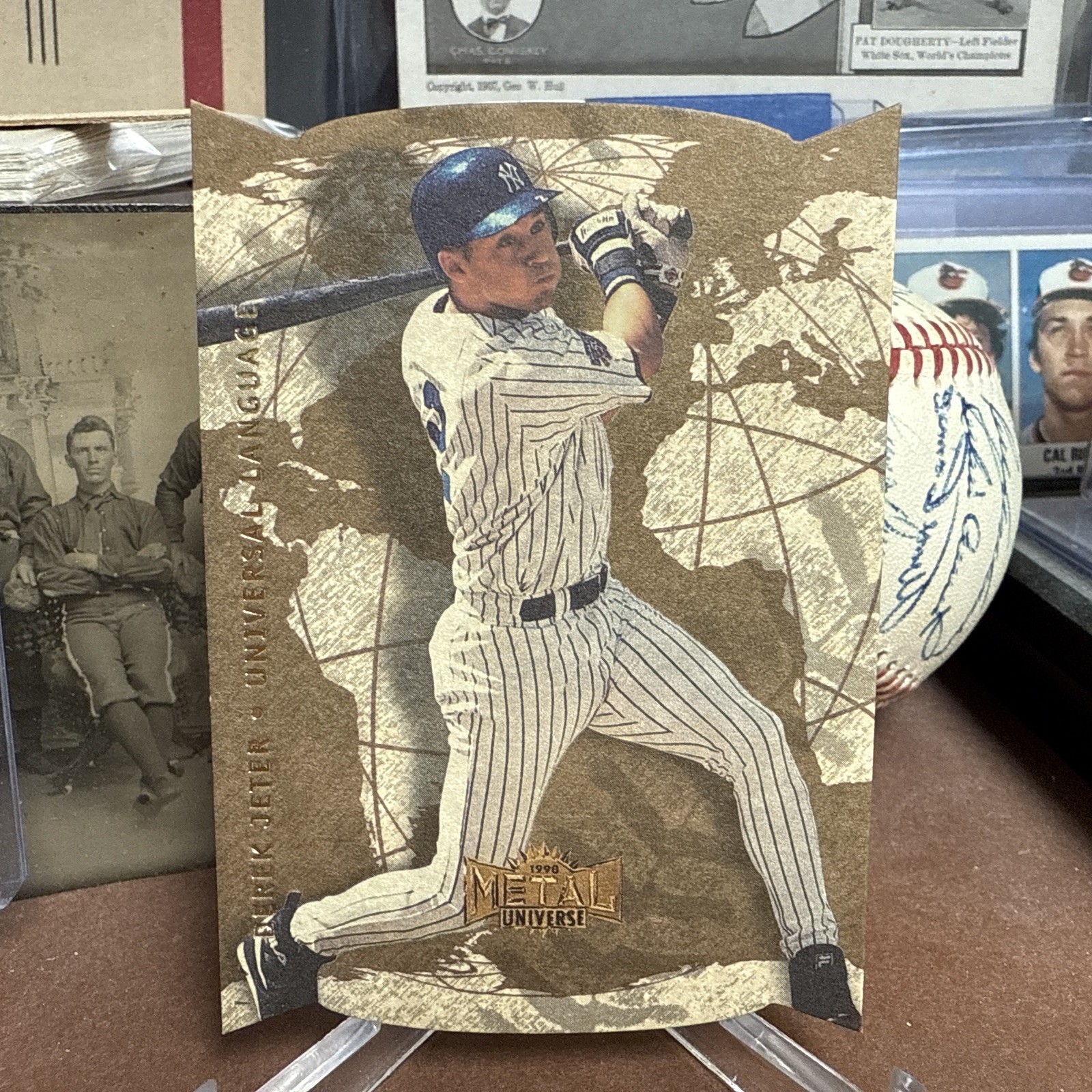 1998 METAL UNIVERSE DEREK JETER UNIVERSAL LANGUAGE NEW YORK YANKEES #9 UL