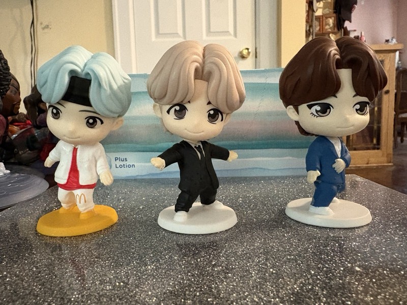 McDonald's K-Pop Tiny Tan BTS Lot Of 3 Figures  2025 Kids Happy Meal Toys 4”