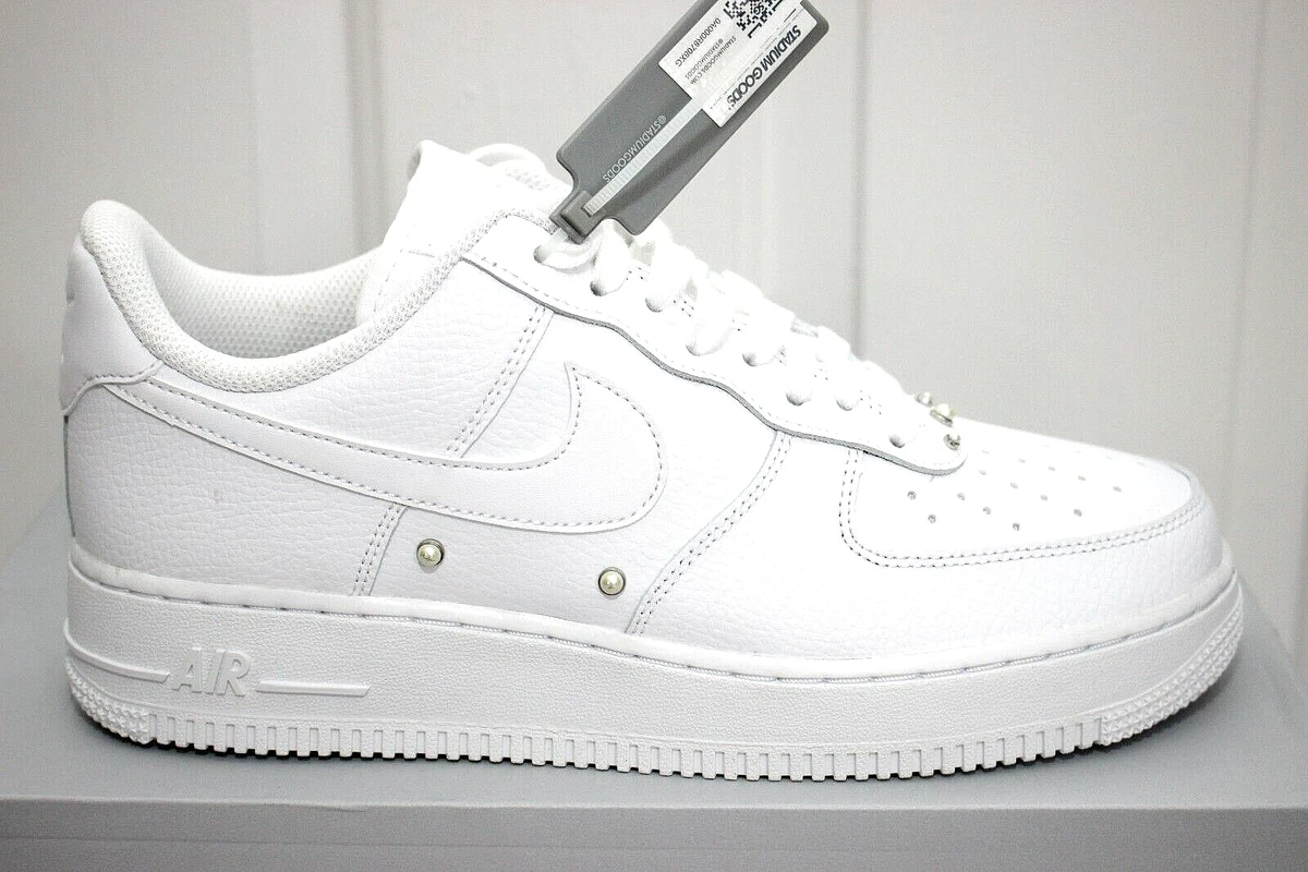 Buy Nike Air Force 1 Low '07 White / Black - Stadium Goods