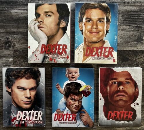 Dexter Seasons 1 2 3 4 5 - DVD’s  - Good Condition - Tested  And Working - Afbeelding 1 van 6