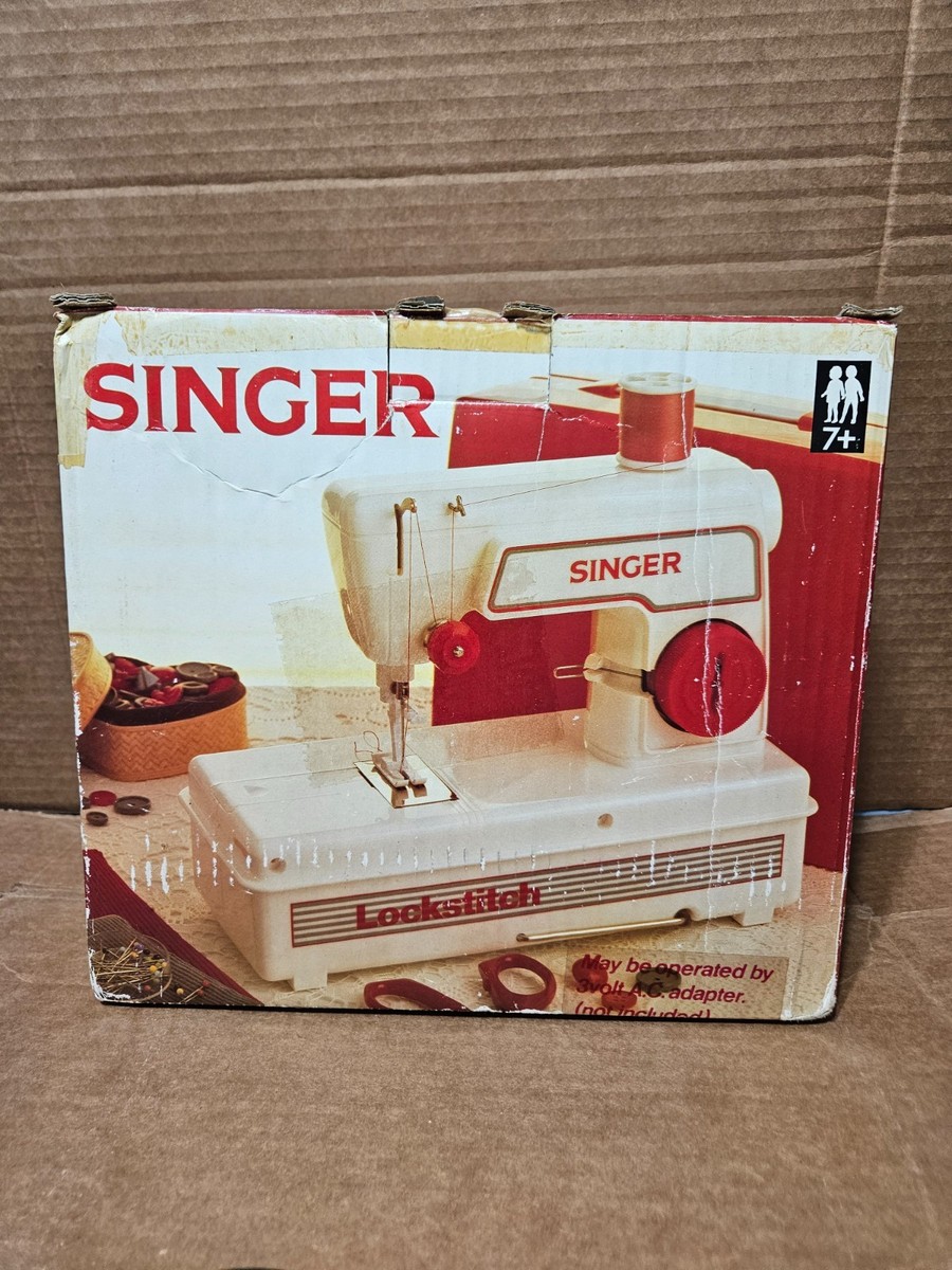 Vintage Singer Junior Miss Child's Sewing Machine w/ Case & Foot