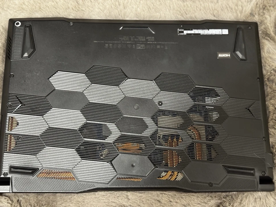 MSI Katana GF76 11UE - Bild 2 von 4