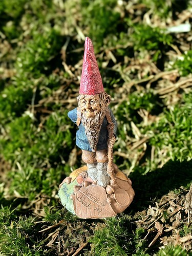 Tom Clark Gnomo “ARTHUR” Estatuilla #82 FIRMADA A MANO Mochila Cartero 1987 De Colección - Imagen 1 de 9