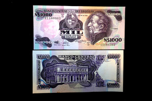 Uruguay  1000 pesos   P64a  uncirculated