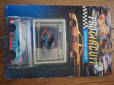 Hot Wheels Pro Circuit 1/64 NASCAR diecast #43 STP Richard Petty light blue 1992