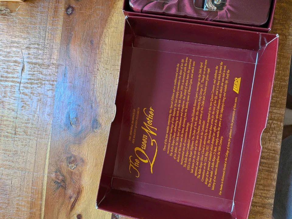 Lledo Her Majesty the Queen Mother Elizabeth Commemorative Set QM1004 - Image 3 of 3