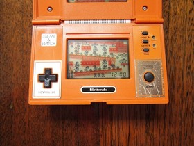 NINTENDO Donkey Kong Game and Watch in Excellent Condition (DK-52) 1982