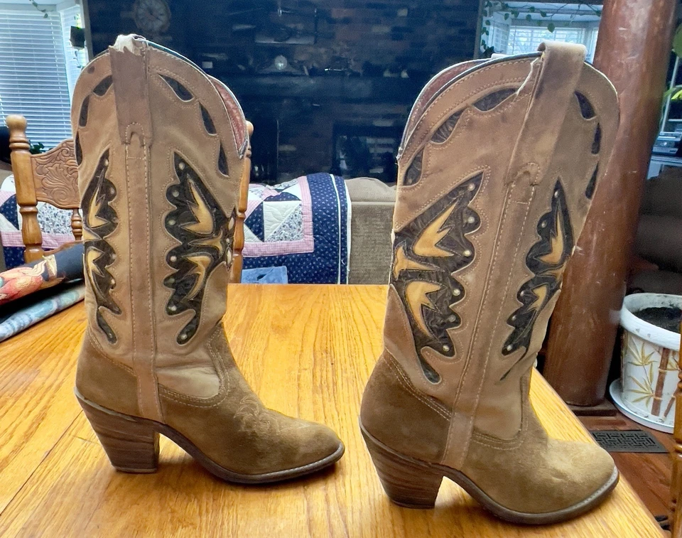 Botas vaqueras vintage Miss Capezio con incrustaciones de mariposa 8,5 M EE. UU. gamuza áspera Foto 2 de 4
