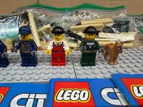 LEGO CITY 60140 Bulldozer Break-In 5 Minifigures 561 Pieces No Box Pre-Owned