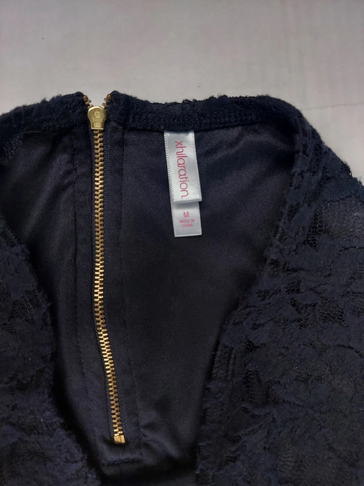 Falda Lápiz Encaje Negra Forrada Tono Latón Gruesa Cremallera Longitud Midi Gótica Floral Foto 3 de 4