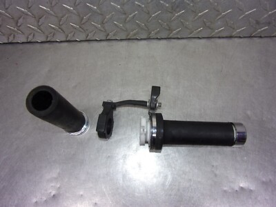 972 A KAWASAKI VULCAN VN800 VN800E DRIFTER 2004 OEM HANDLEBAR GRIPS (TWO)