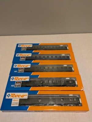 Roco HO #44740, 41, 42, 43, 44. DB passenger, combine and baggage cars. NIOB.