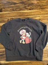 STRAWBERRY SHORTCAKE WOMANS PULLOVER GRAY SWEATSHIRT LONG SLEEVES SIZE M