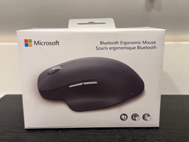 NEW--Microsoft BLACK Bluetooth Ergonomic Mouse w/Thumb Rest 