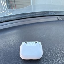Apple AirPods 3rd Gen Wireless Bluetooth Earbuds White w/ Charging Case