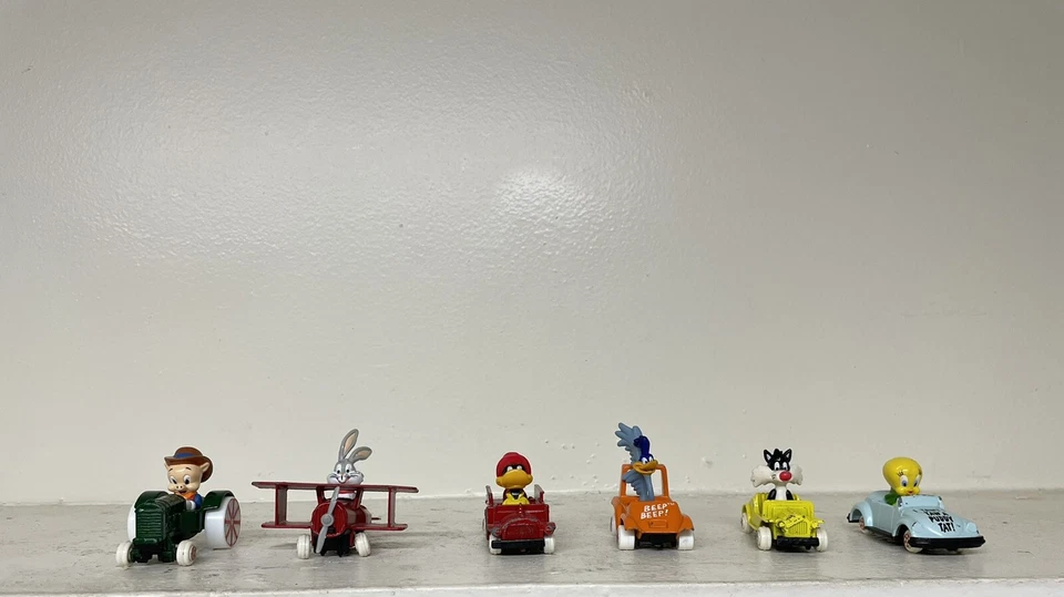 Лот из 6 1988 Винтажных Литых Автомобилей, Тракторов и Самолетов Ertl Looney Tunes - Изображение 2 из 4