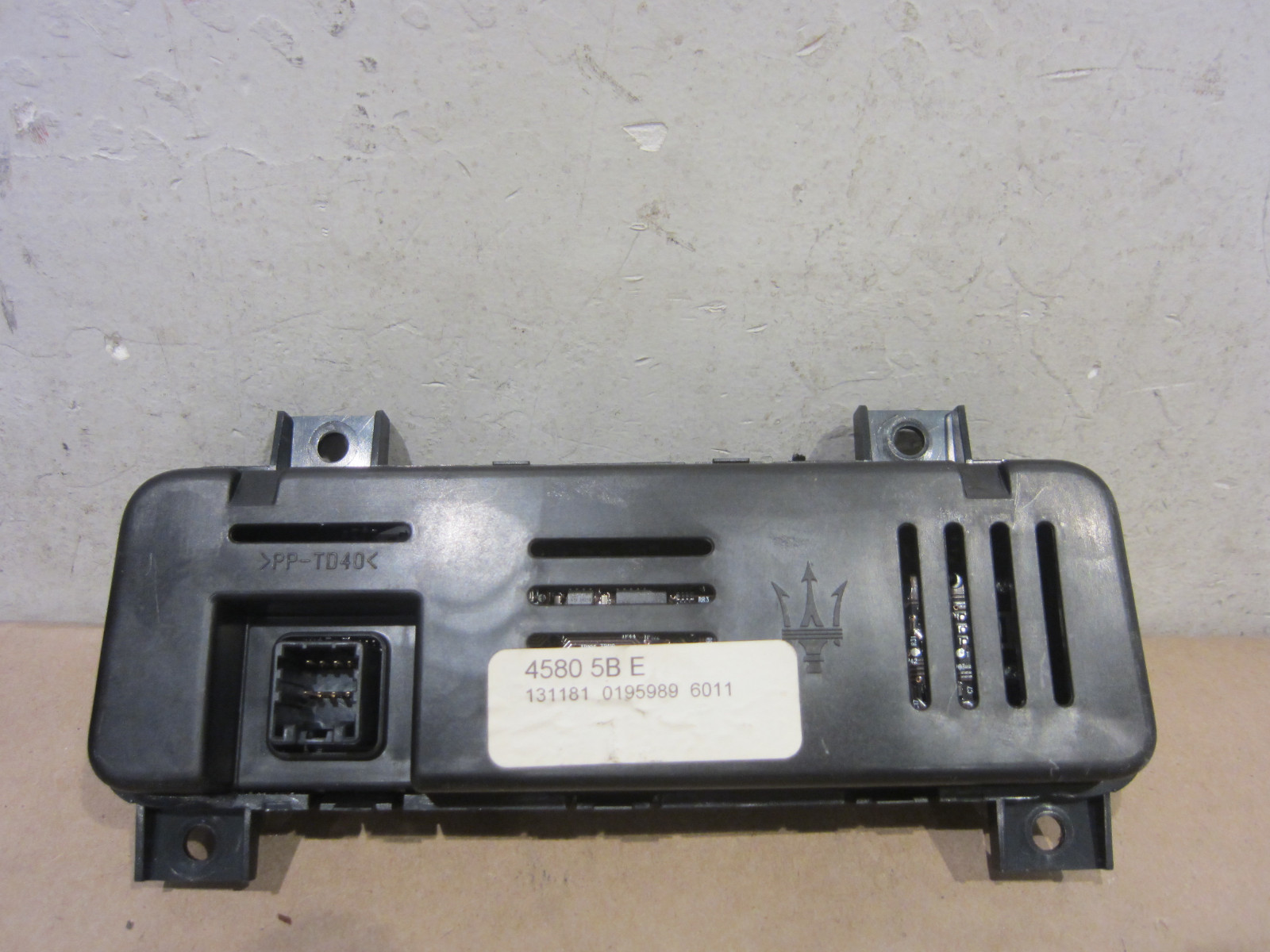 Maserati Quattroporte -  Rear AC Climate Control Unit -- P/N 221238